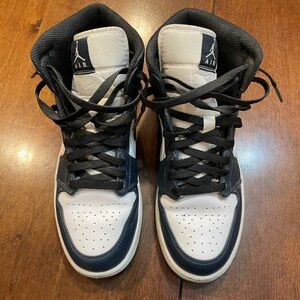 Air Jordan 1 Mid